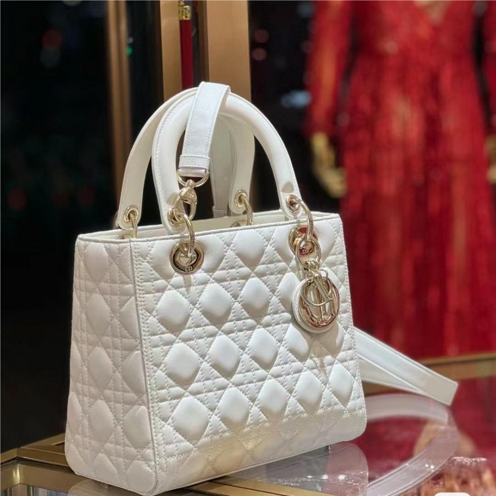 Christian Dior LADY Dior series pure white patent leather texture exquisite hardware large handbag Christian Dior LADY Dior series pure white patent leather texture exquisite hardware large handbag