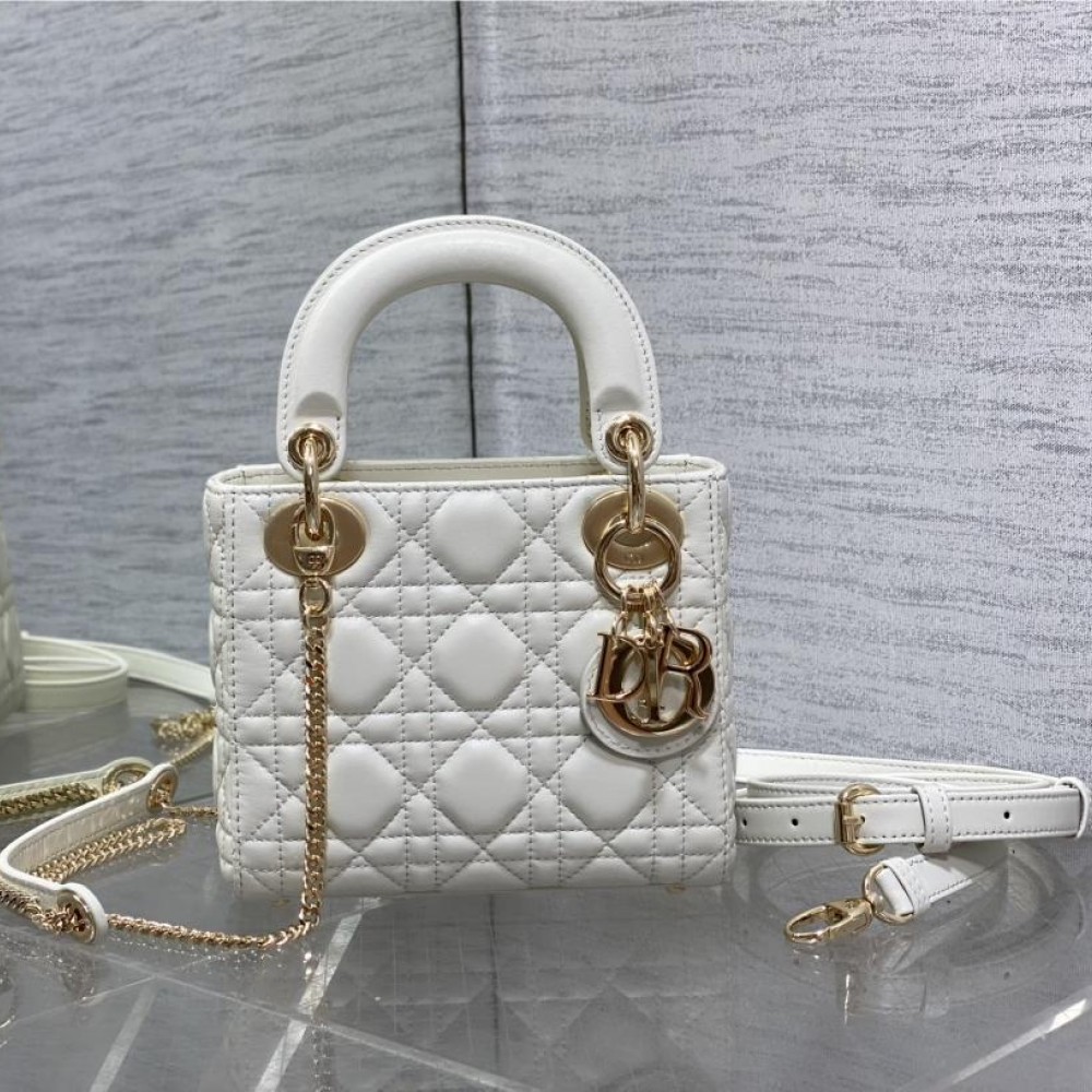 Christian Dior LADY Dior series pure white patent leather texture exquisite hardware small handbag Christian Dior LADY Dior series pure white patent leather texture exquisite hardware small handbag