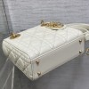 Christian Dior LADY Dior series pure white patent leather texture exquisite hardware small handbag Christian Dior LADY Dior series pure white patent leather texture exquisite hardware small handbag