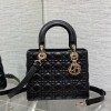Christian Dior LADY Dior series pure black patent leather texture exquisite hardware large handbag Christian Dior LADY Dior series pure black patent leather texture exquisite hardware large handbag