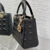 Christian Dior LADY Dior series pure black patent leather texture exquisite hardware large handbag Christian Dior LADY Dior series pure black patent leather texture exquisite hardware large handbag