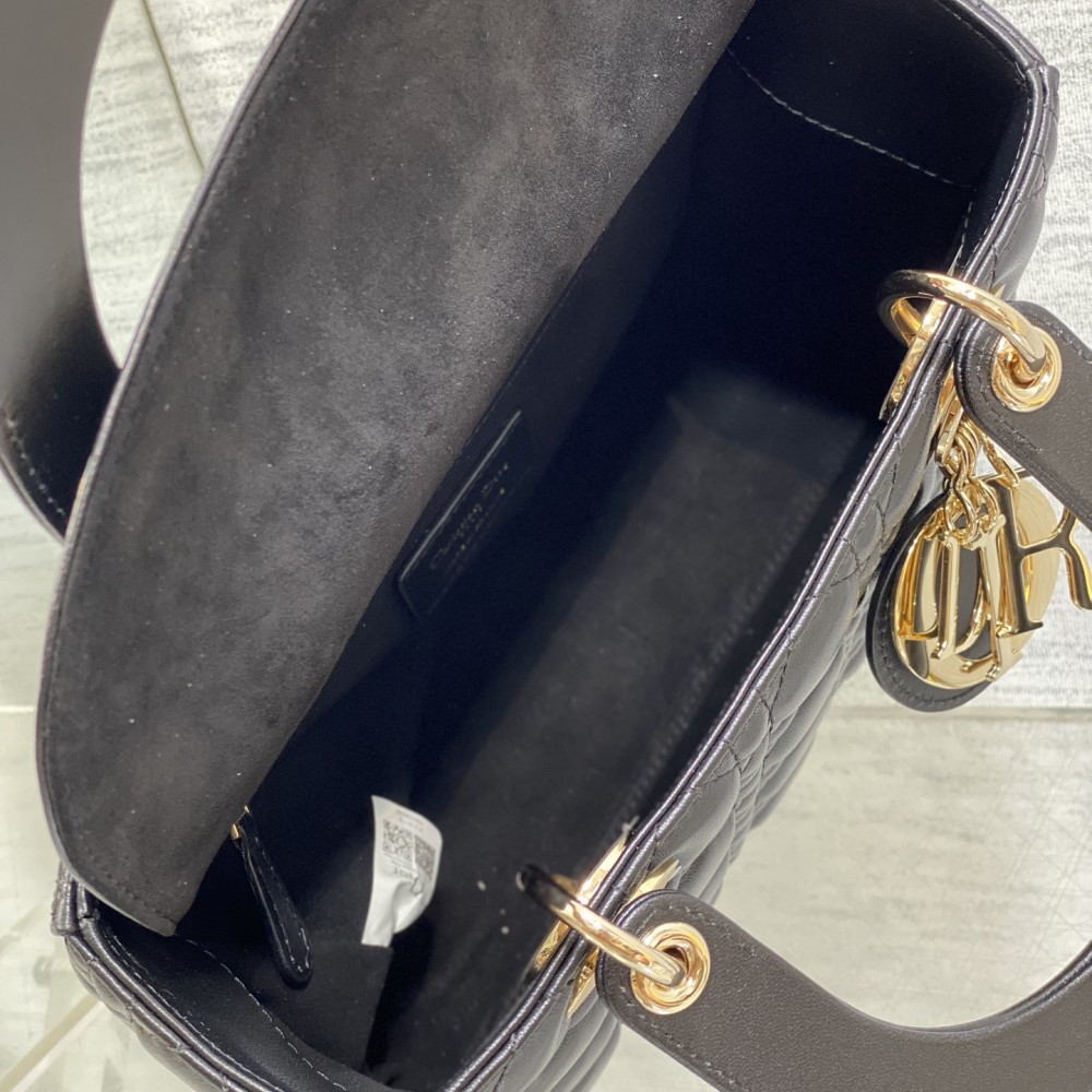 Christian Dior LADY Dior series pure black patent leather texture exquisite hardware large handbag Christian Dior LADY Dior series pure black patent leather texture exquisite hardware large handbag