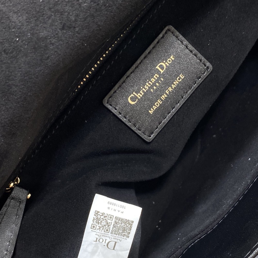 Christian Dior LADY Dior series pure black patent leather texture exquisite hardware large handbag Christian Dior LADY Dior series pure black patent leather texture exquisite hardware large handbag