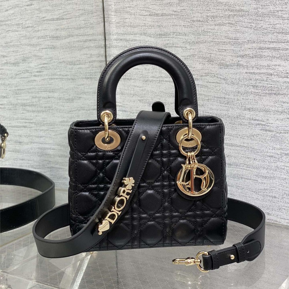 Christian Dior LADY Dior series pure black patent leather texture exquisite hardware medium handbag Christian Dior LADY Dior series pure black patent leather texture exquisite hardware medium handbag