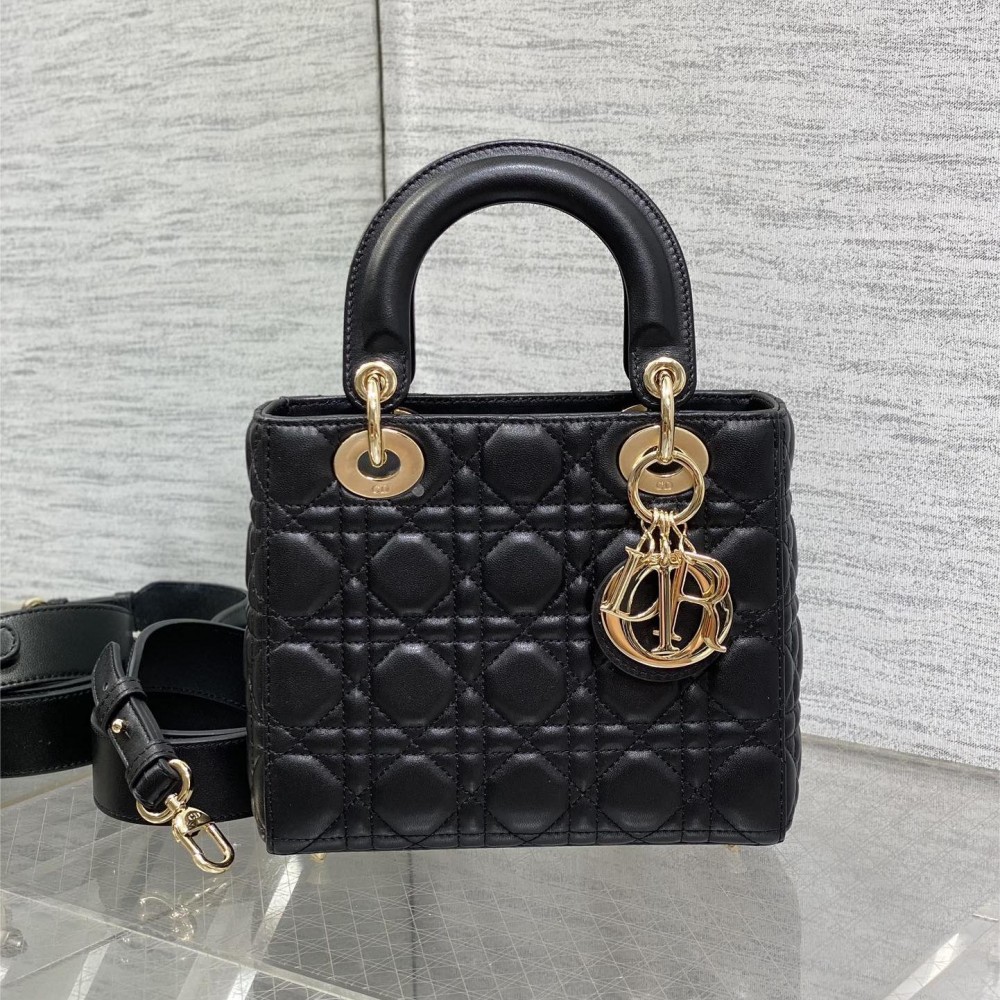 Christian Dior LADY Dior series pure black patent leather texture exquisite hardware medium handbag Christian Dior LADY Dior series pure black patent leather texture exquisite hardware medium handbag