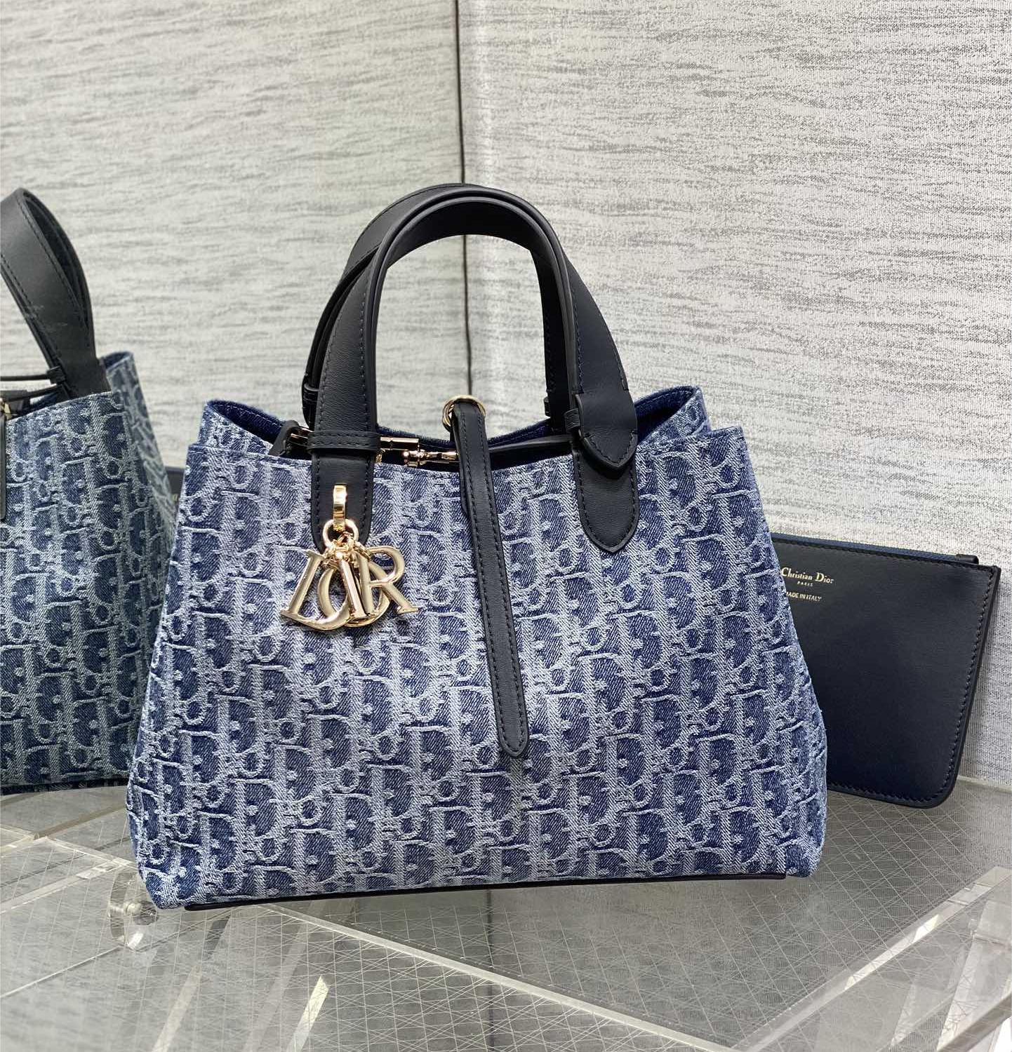 Christian Dior Book Tote series Oblique print exquisite hardware medium handbag Christian Dior Book Tote series Oblique print exquisite hardware medium handbag