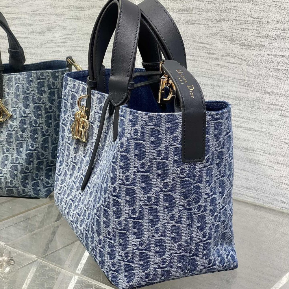 Christian Dior Book Tote series Oblique print exquisite hardware medium handbag Christian Dior Book Tote series Oblique print exquisite hardware medium handbag