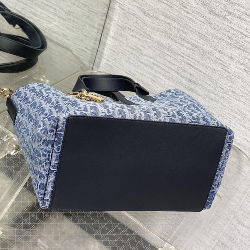 Christian Dior Book Tote series Oblique print exquisite hardware medium handbag Christian Dior Book Tote series Oblique print exquisite hardware medium handbag