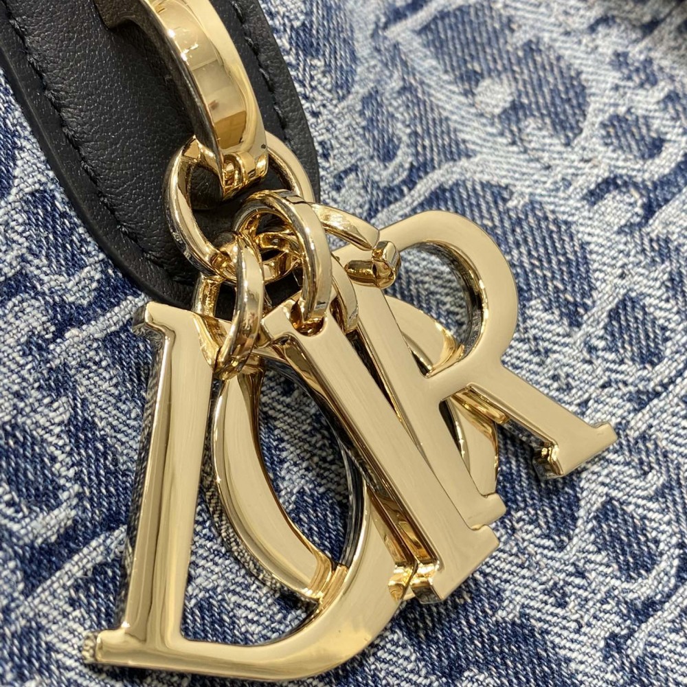 Christian Dior Book Tote series Oblique print exquisite hardware small handbag Christian Dior Book Tote series Oblique print exquisite hardware small handbag