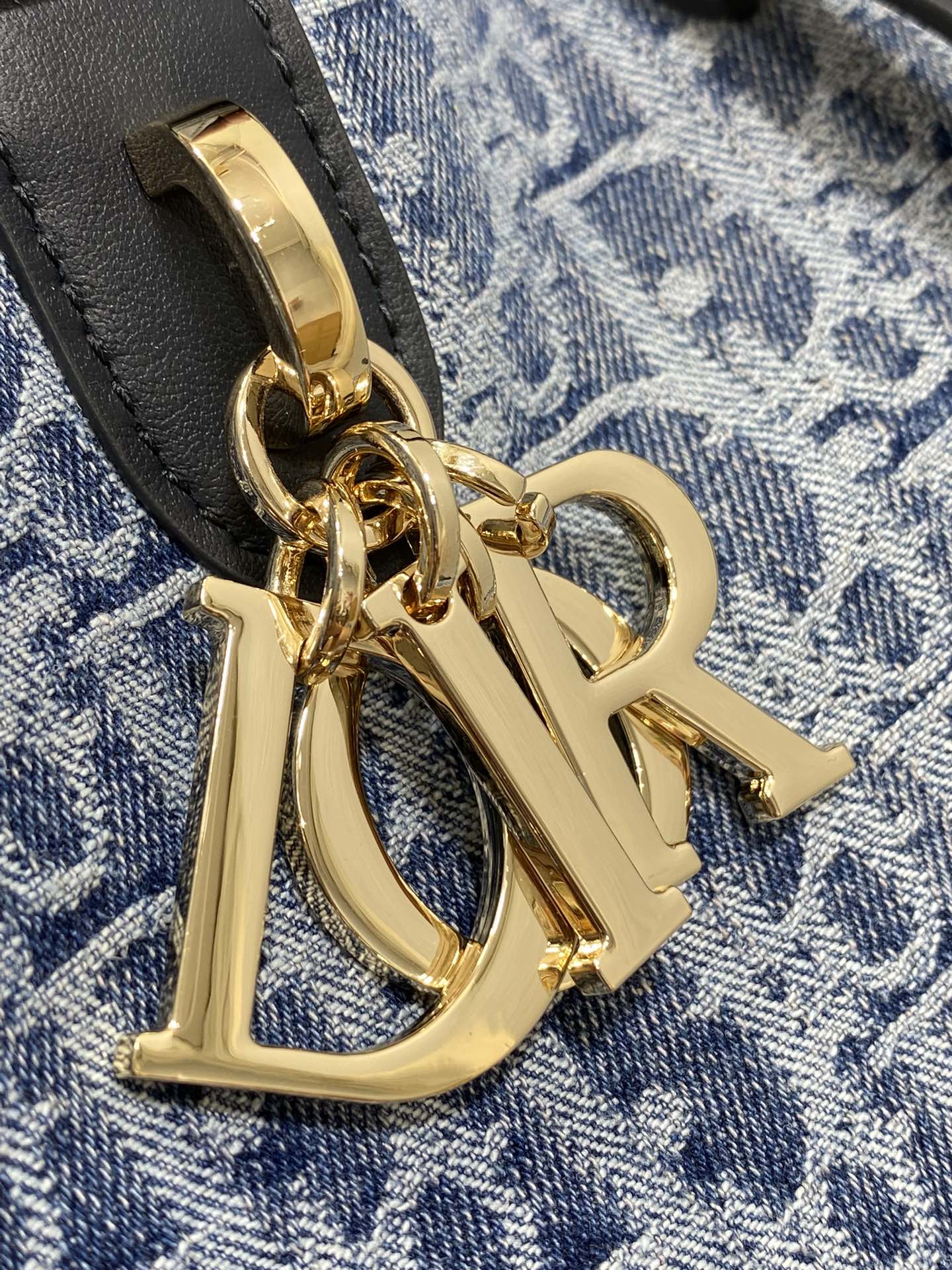 Christian Dior Book Tote series Oblique print exquisite hardware small handbag Christian Dior Book Tote series Oblique print exquisite hardware small handbag