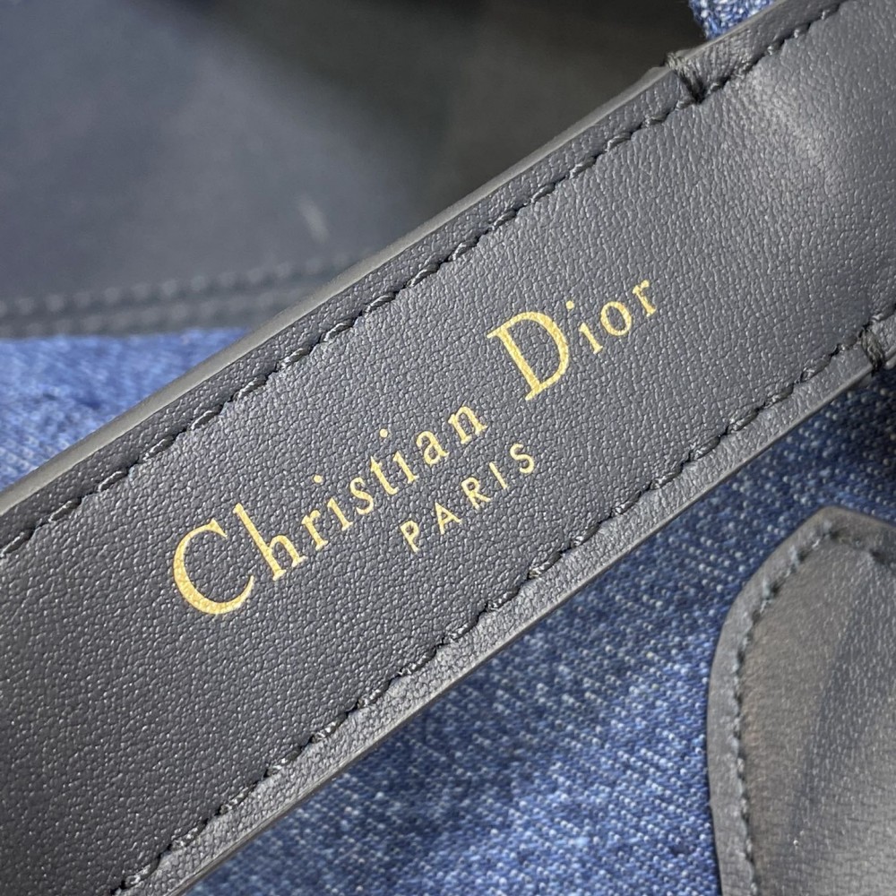 Christian Dior Book Tote series Oblique print exquisite hardware small handbag Christian Dior Book Tote series Oblique print exquisite hardware small handbag