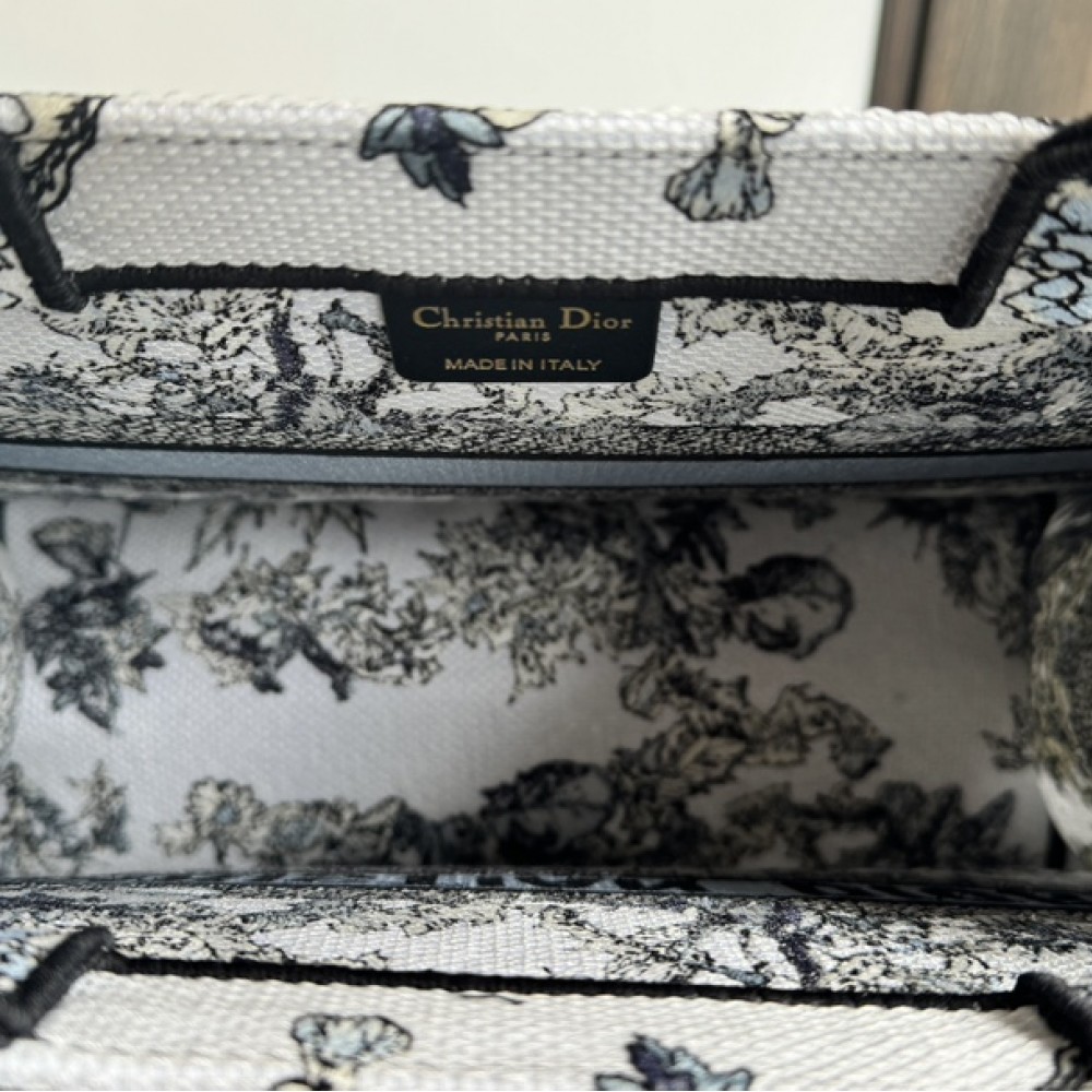 Christian Dior BOOK TOTE series dark blue print embroidered handbag Christian Dior BOOK TOTE series dark blue print embroidered handbag