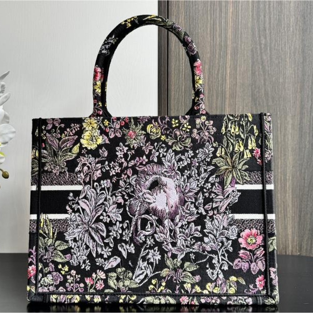 Christian Dior BOOK TOTE series ink-colored printed embroidered handbag Christian Dior BOOK TOTE series ink-colored printed embroidered handbag