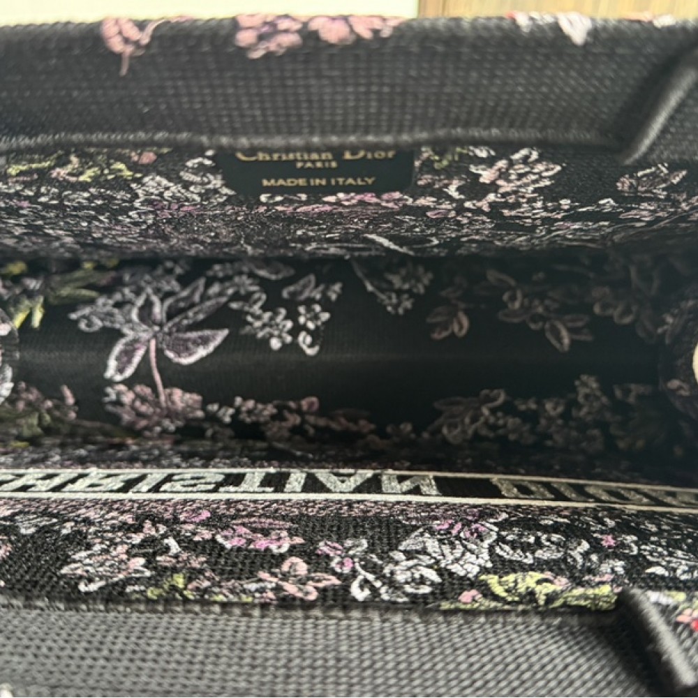 Christian Dior BOOK TOTE series ink-colored printed embroidered handbag Christian Dior BOOK TOTE series ink-colored printed embroidered handbag