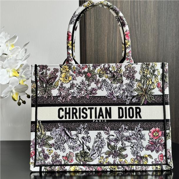Christian Dior BOOK TOTE series black and white with printed embroidered handbag Christian Dior BOOK TOTE series black and white with printed embroidered handbag