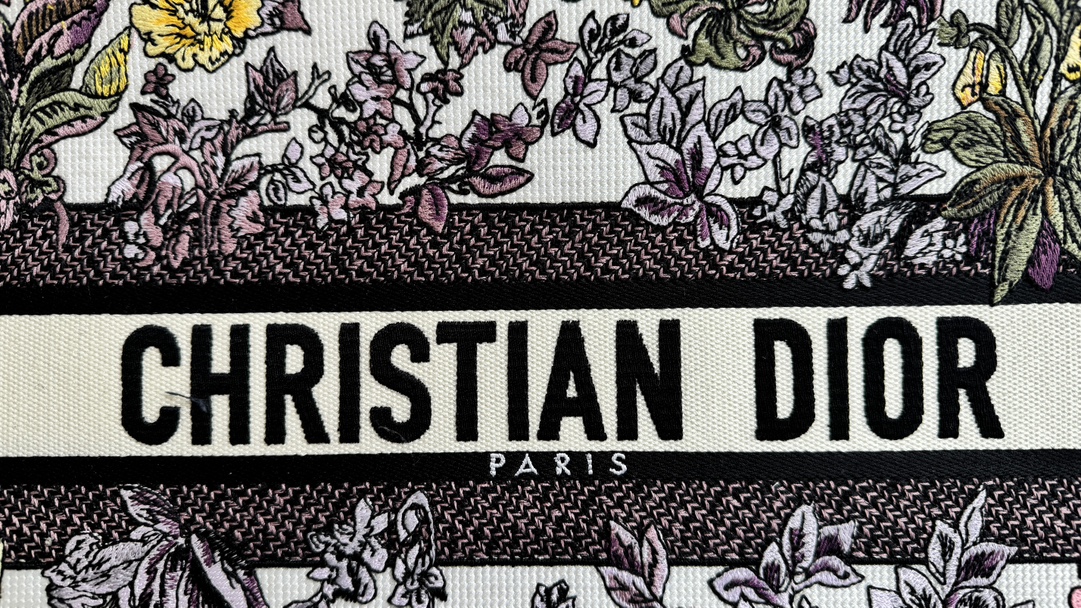 Christian Dior BOOK TOTE series black and white with printed embroidered handbag Christian Dior BOOK TOTE series black and white with printed embroidered handbag