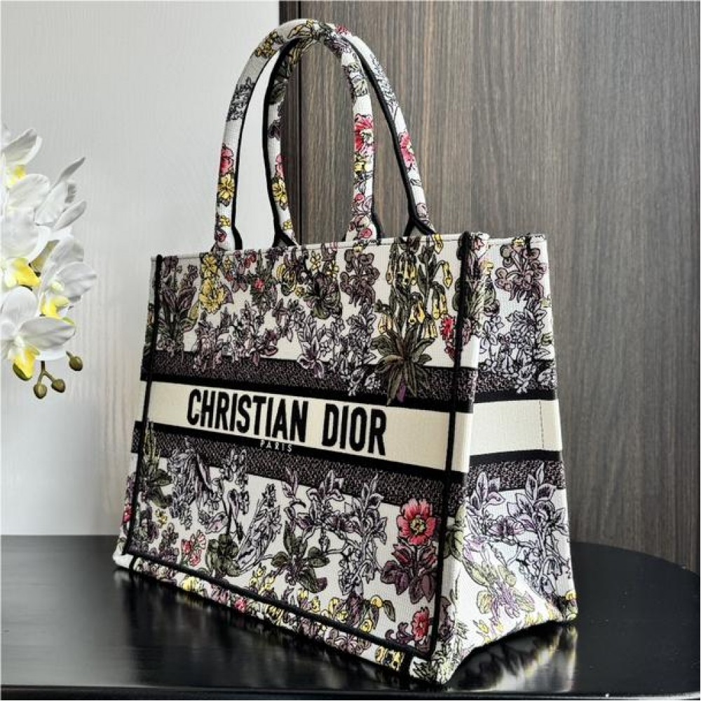 Christian Dior BOOK TOTE series black and white with printed embroidered handbag Christian Dior BOOK TOTE series black and white with printed embroidered handbag