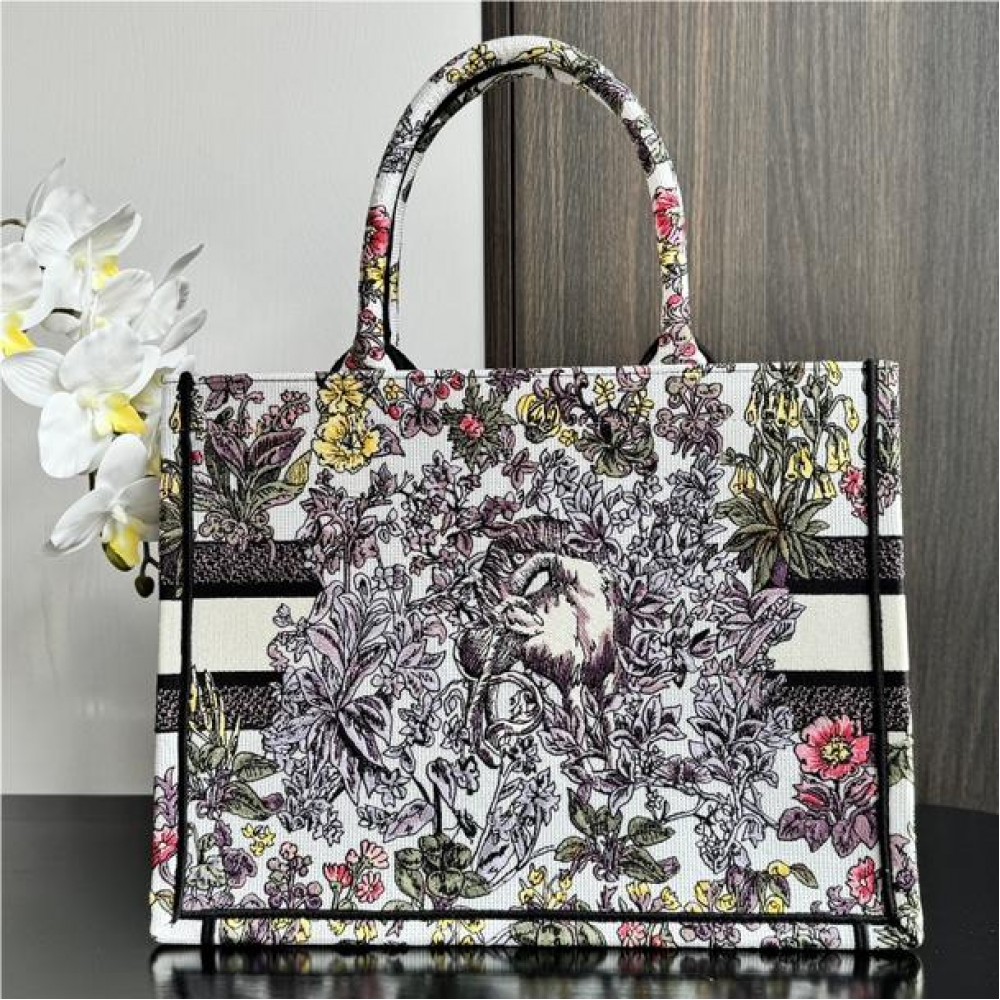 Christian Dior BOOK TOTE series black and white with printed embroidered handbag Christian Dior BOOK TOTE series black and white with printed embroidered handbag