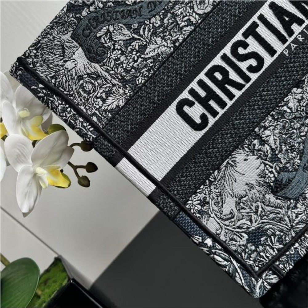 Christian Dior BOOK TOTE series black printed embroidered handbag Christian Dior BOOK TOTE series black printed embroidered handbag