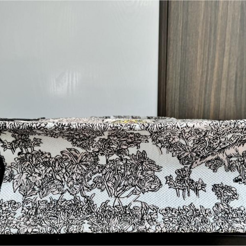 Christian Dior BOOK TOTE series ink painting print embroidered handbag Christian Dior BOOK TOTE series ink painting print embroidered handbag