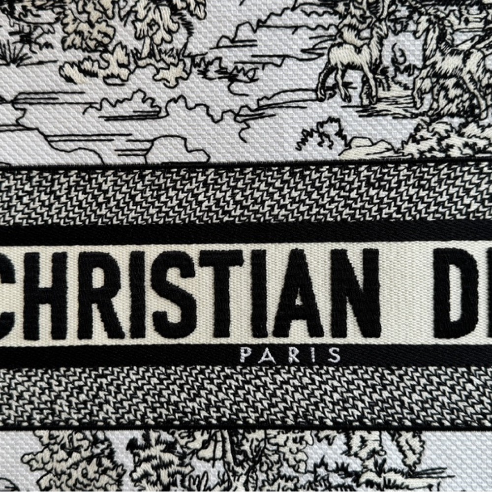 Christian Dior BOOK TOTE series black and white ink painting print embroidered handbag Christian Dior BOOK TOTE series black and white ink painting print embroidered handbag