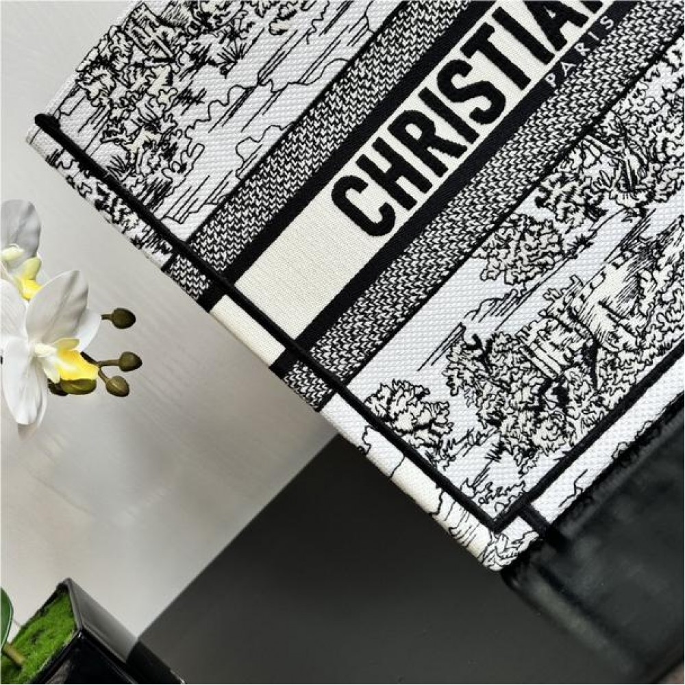 Christian Dior BOOK TOTE series black and white ink painting print embroidered handbag Christian Dior BOOK TOTE series black and white ink painting print embroidered handbag