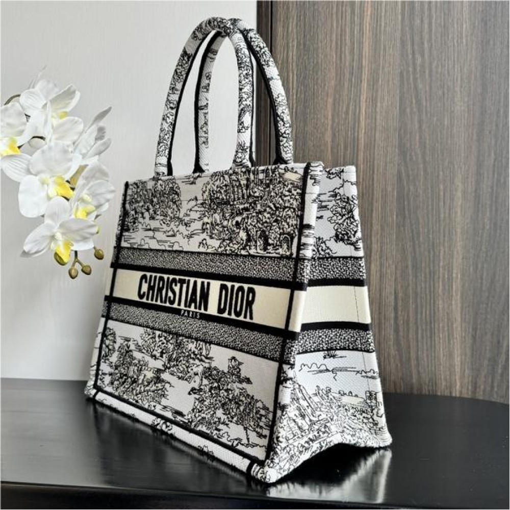 Christian Dior BOOK TOTE series black and white ink painting print embroidered handbag Christian Dior BOOK TOTE series black and white ink painting print embroidered handbag