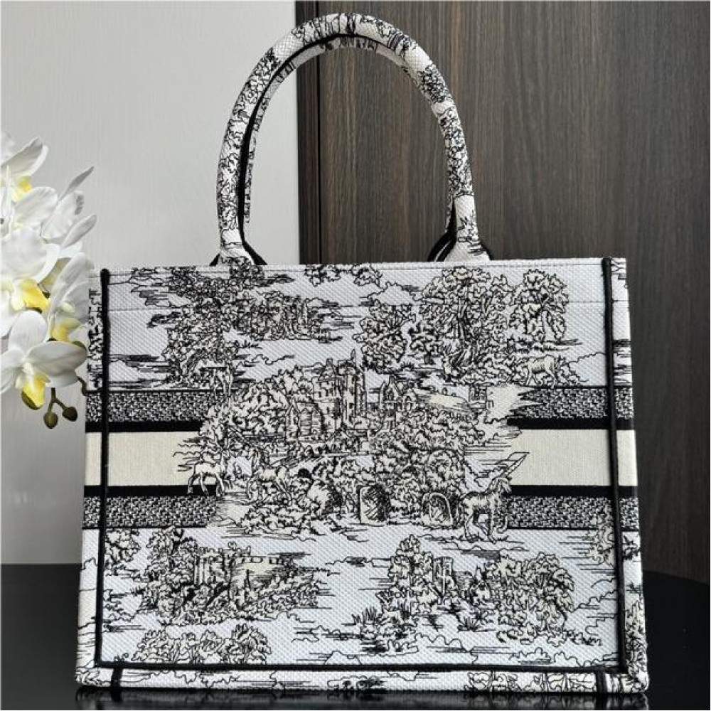 Christian Dior BOOK TOTE series black and white ink painting print embroidered handbag Christian Dior BOOK TOTE series black and white ink painting print embroidered handbag