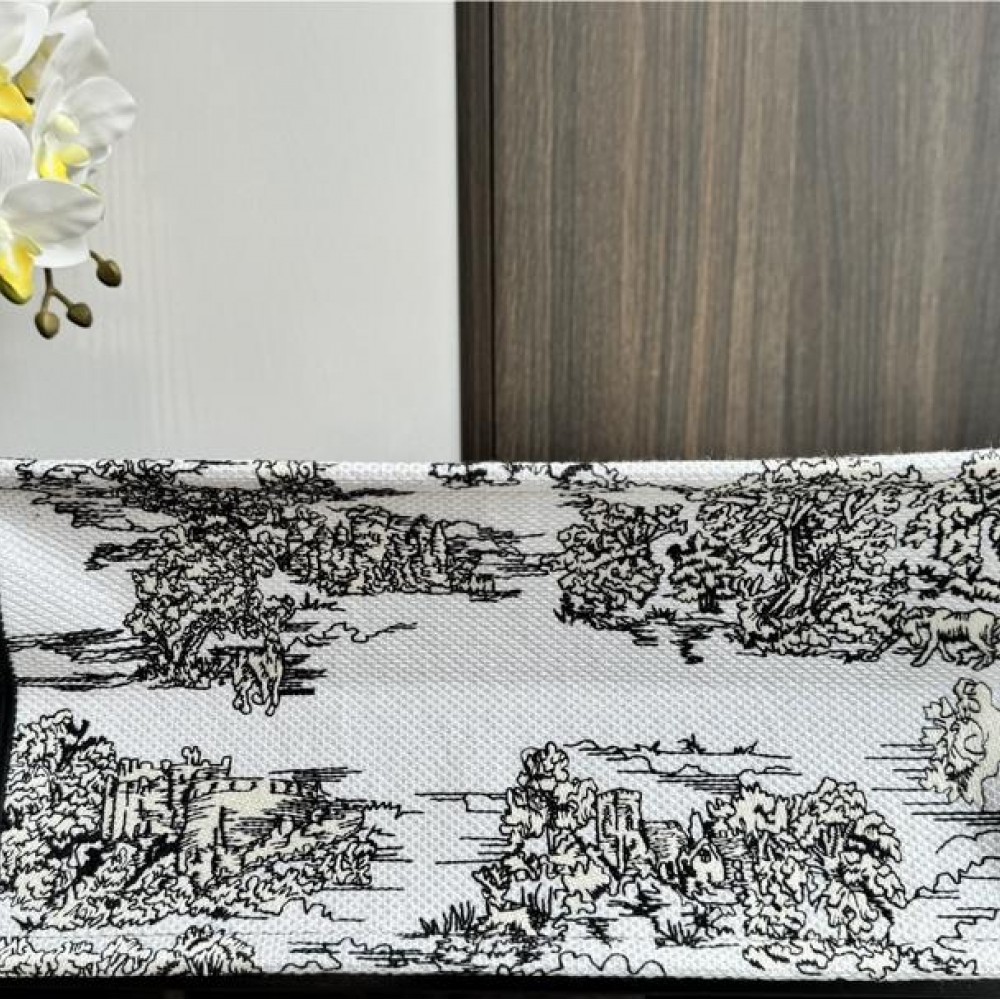 Christian Dior BOOK TOTE series black and white ink painting print embroidered handbag Christian Dior BOOK TOTE series black and white ink painting print embroidered handbag