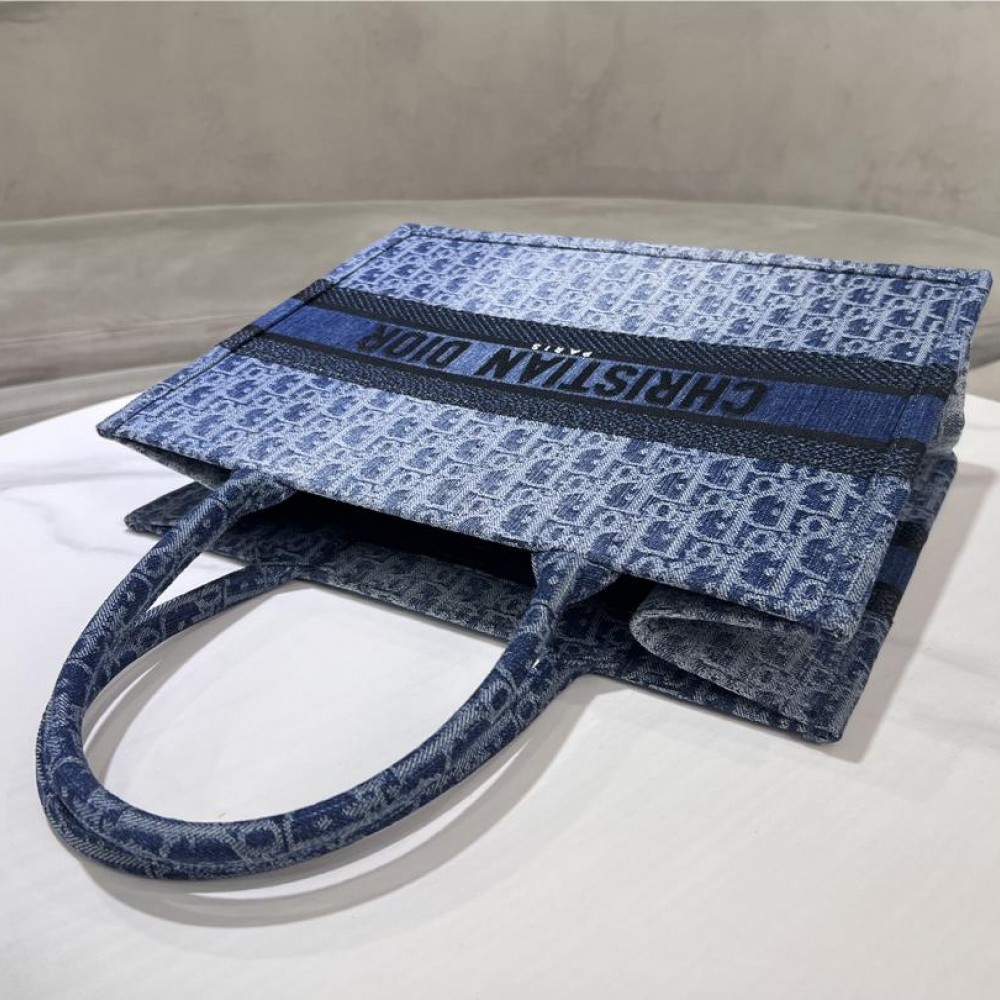 Christian Dior BOOK TOTE series turquoise blue ink-dyed printed embroidered handbag Christian Dior BOOK TOTE series turquoise blue ink-dyed printed embroidered handbag