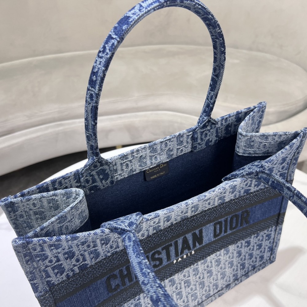 Christian Dior BOOK TOTE series turquoise blue ink-dyed printed embroidered handbag Christian Dior BOOK TOTE series turquoise blue ink-dyed printed embroidered handbag