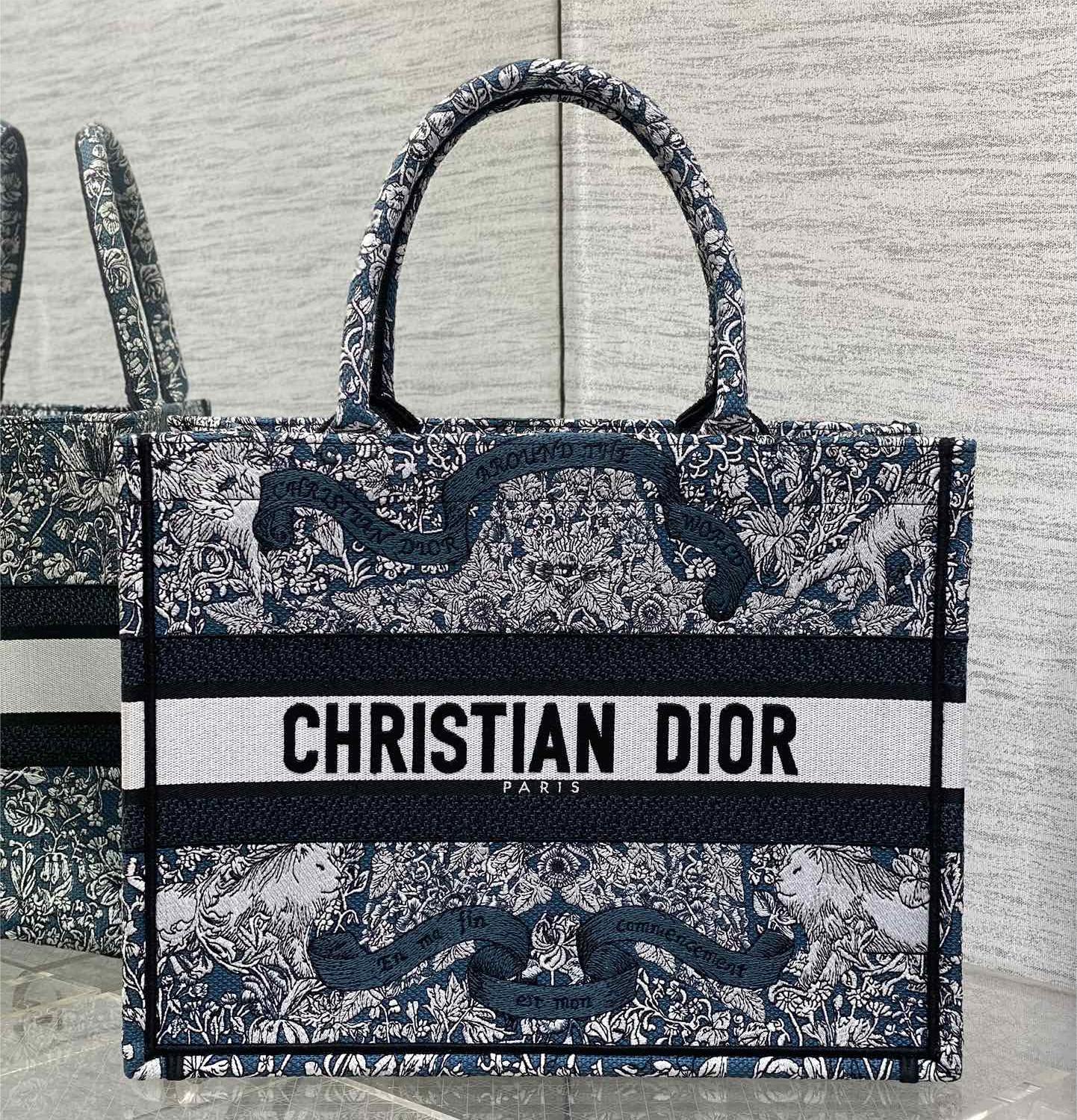 Christian Dior BOOK TOTE series black and white printed embroidered handbag Christian Dior BOOK TOTE series black and white printed embroidered handbag