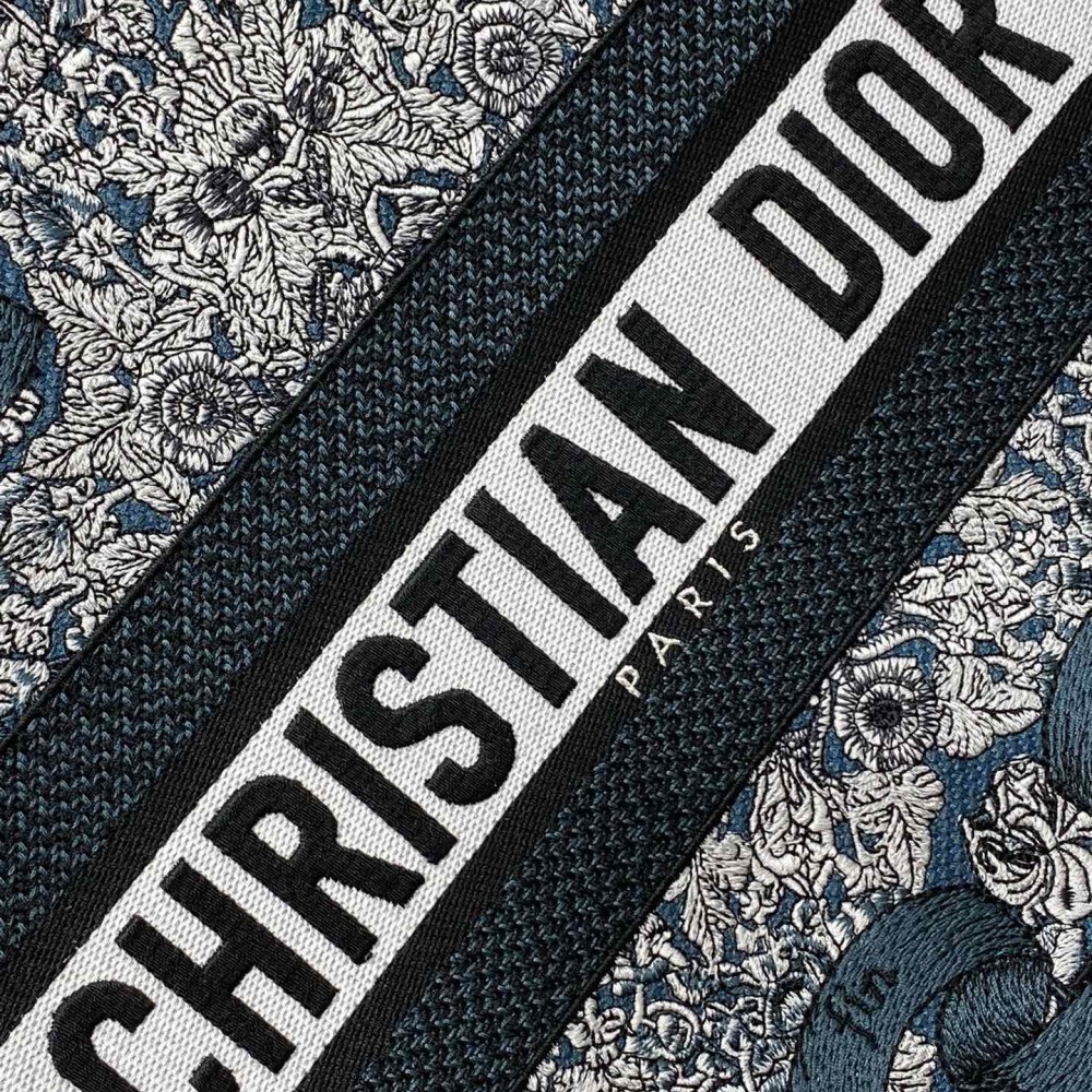 Christian Dior BOOK TOTE series black and white printed embroidered handbag Christian Dior BOOK TOTE series black and white printed embroidered handbag