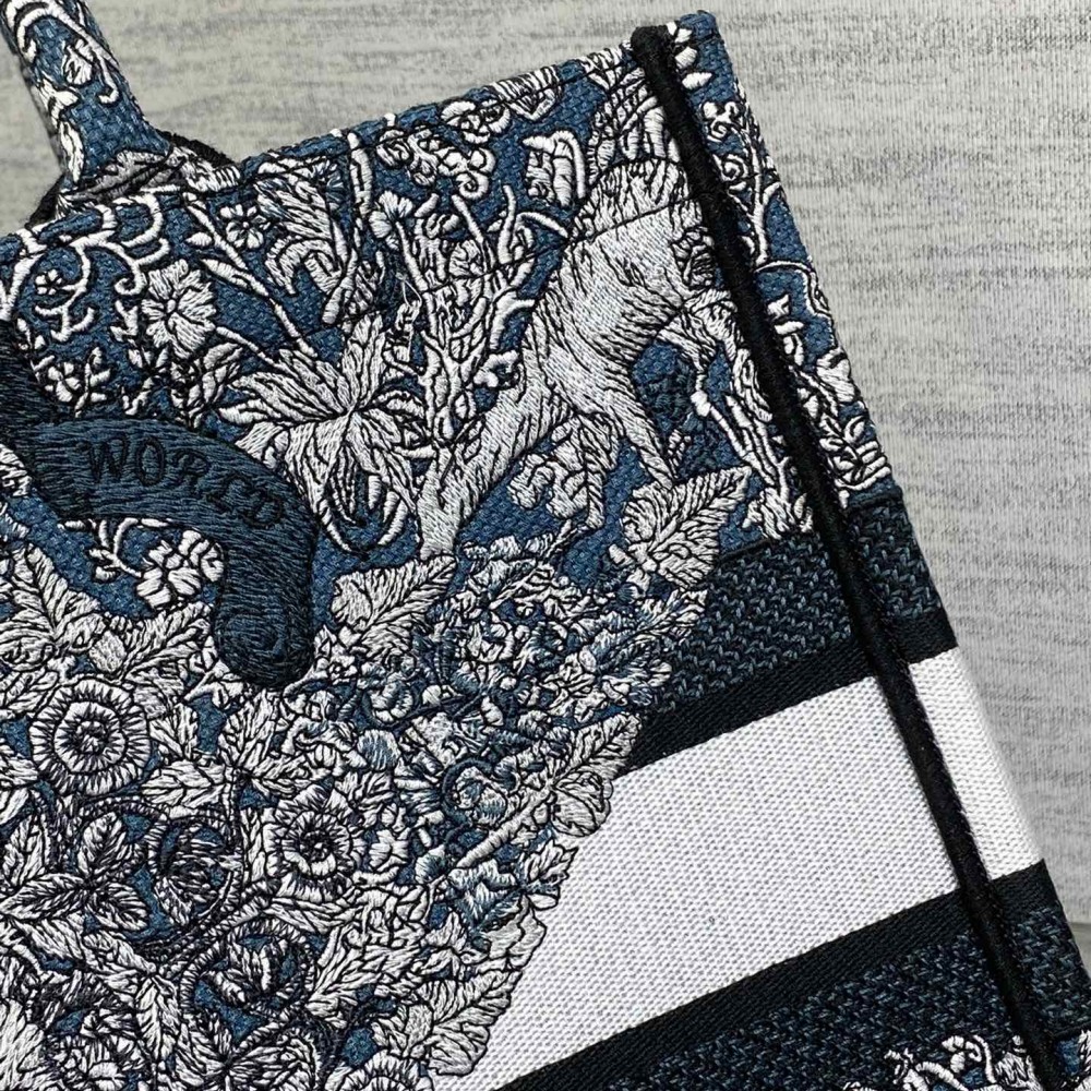Christian Dior BOOK TOTE series black and white printed embroidered handbag Christian Dior BOOK TOTE series black and white printed embroidered handbag