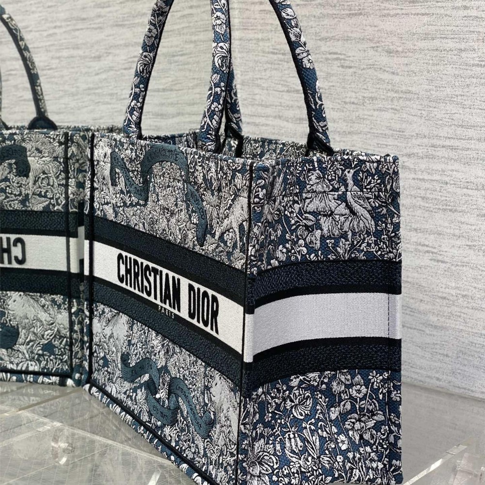 Christian Dior BOOK TOTE series black and white printed embroidered handbag Christian Dior BOOK TOTE series black and white printed embroidered handbag