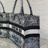 Christian Dior BOOK TOTE series black and white printed embroidered handbag Christian Dior BOOK TOTE series black and white printed embroidered handbag