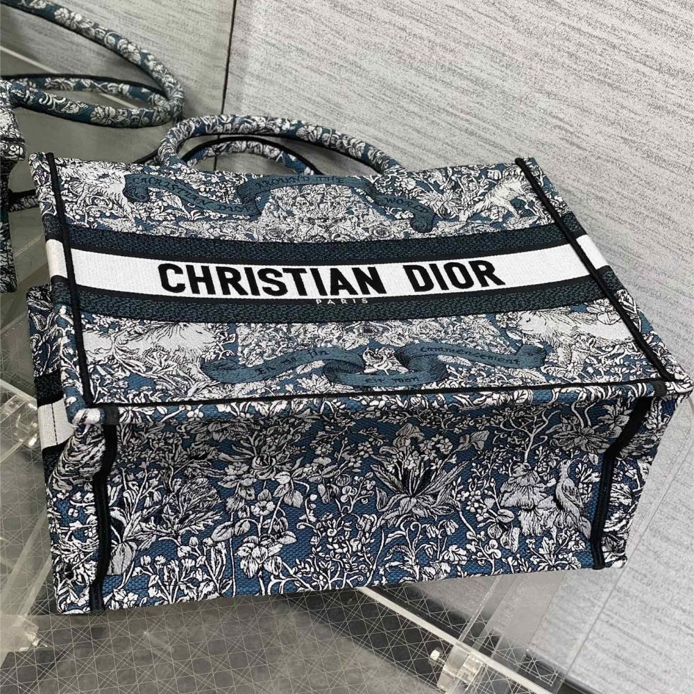 Christian Dior BOOK TOTE series black and white printed embroidered handbag Christian Dior BOOK TOTE series black and white printed embroidered handbag
