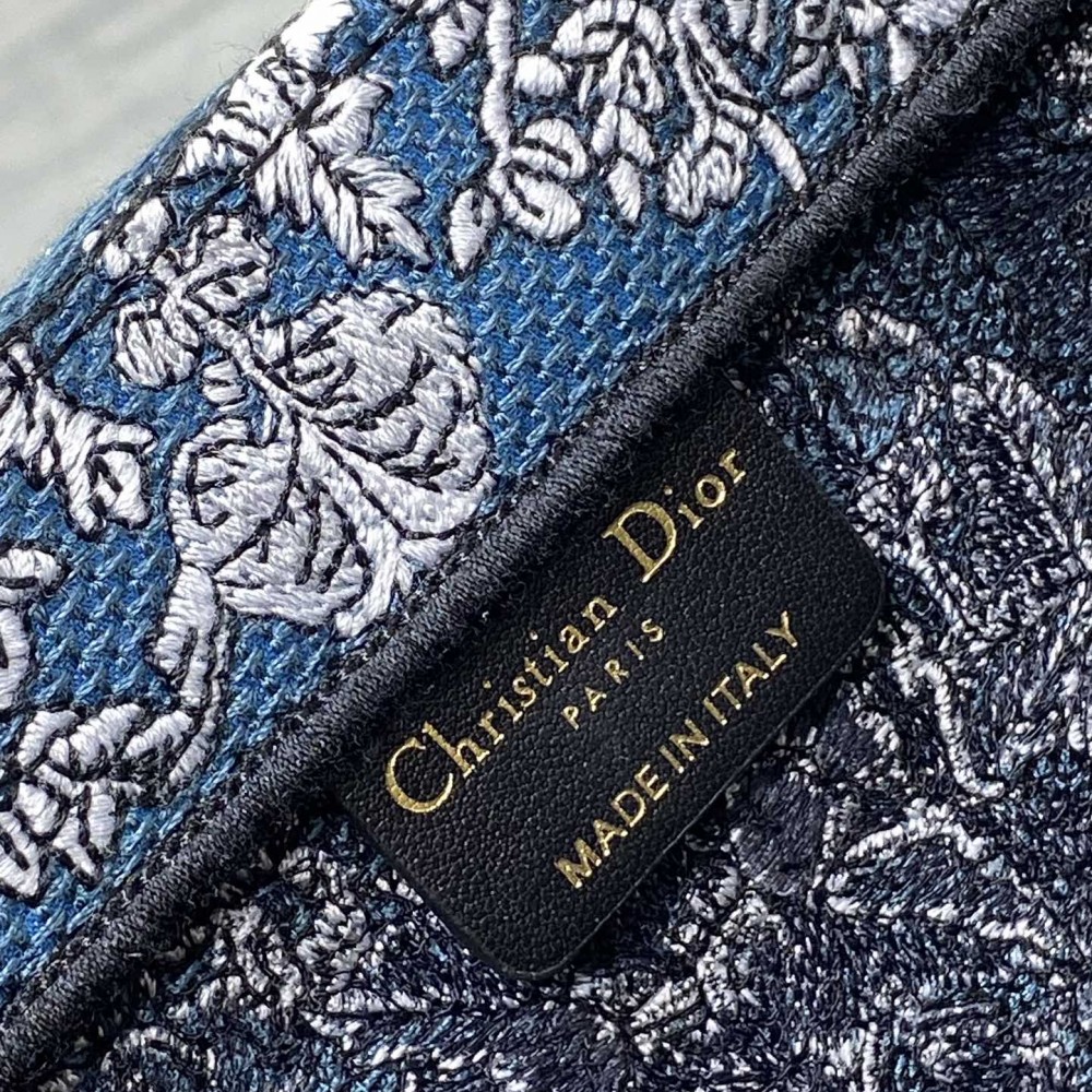 Christian Dior BOOK TOTE series black and white printed embroidered handbag Christian Dior BOOK TOTE series black and white printed embroidered handbag