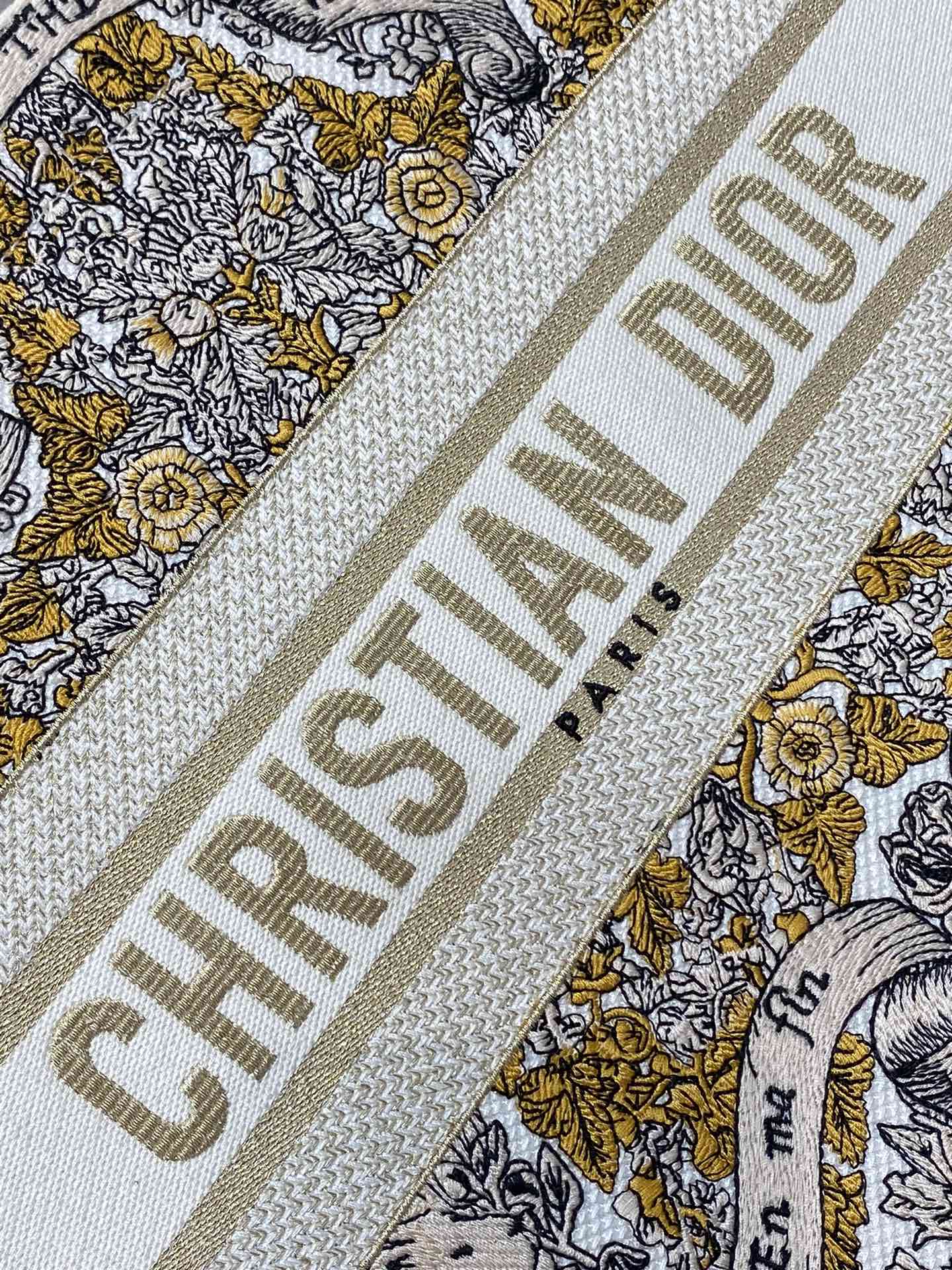 Christian Dior BOOK TOTE series platinum printed embroidered handbag Christian Dior BOOK TOTE series platinum printed embroidered handbag