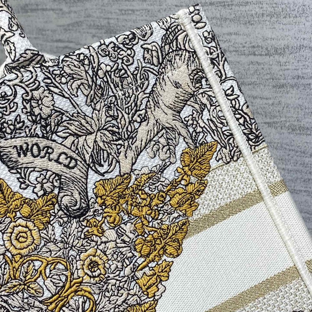 Christian Dior BOOK TOTE series platinum printed embroidered handbag Christian Dior BOOK TOTE series platinum printed embroidered handbag