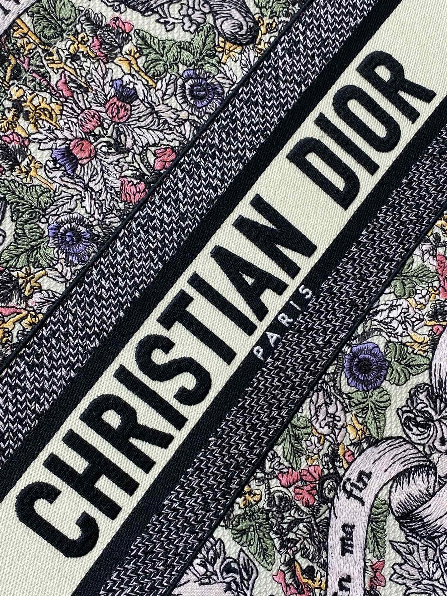 Christian Dior BOOK TOTE series printed embroidered handbag Christian Dior BOOK TOTE series printed embroidered handbag