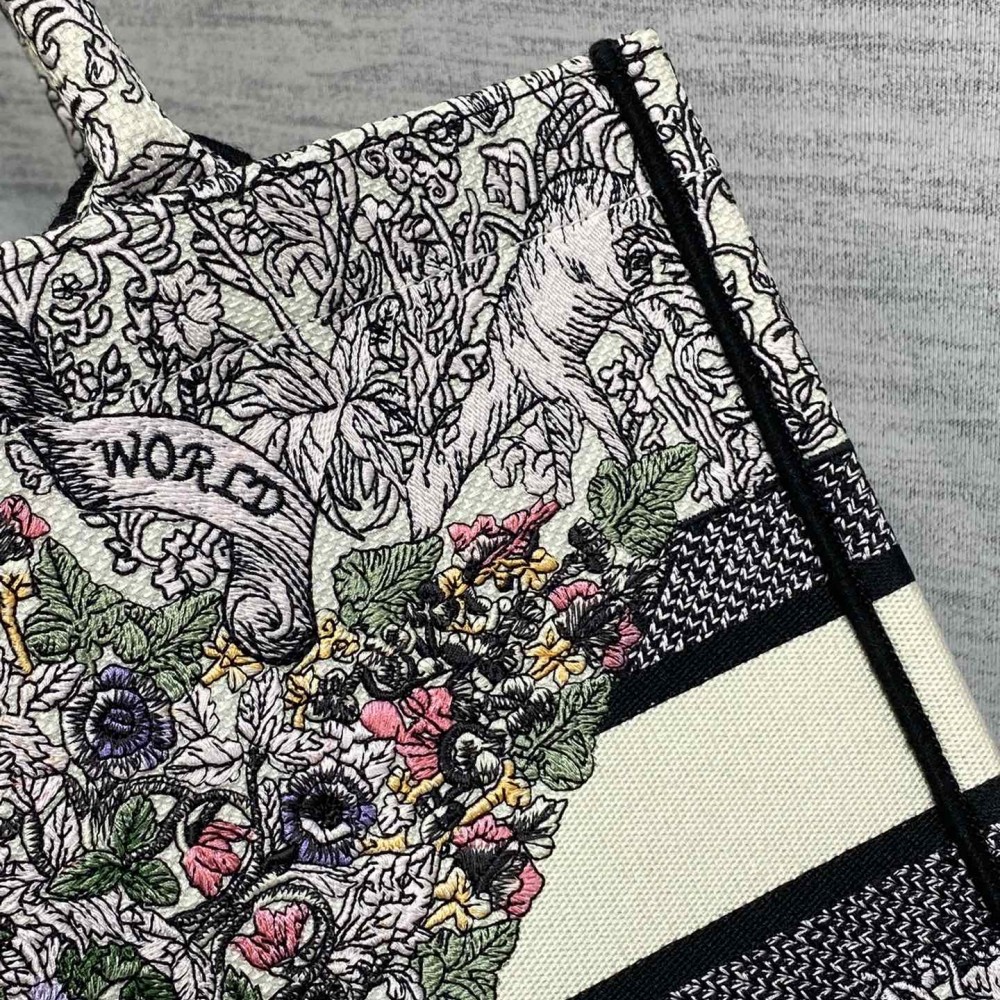 Christian Dior BOOK TOTE series printed embroidered handbag Christian Dior BOOK TOTE series printed embroidered handbag