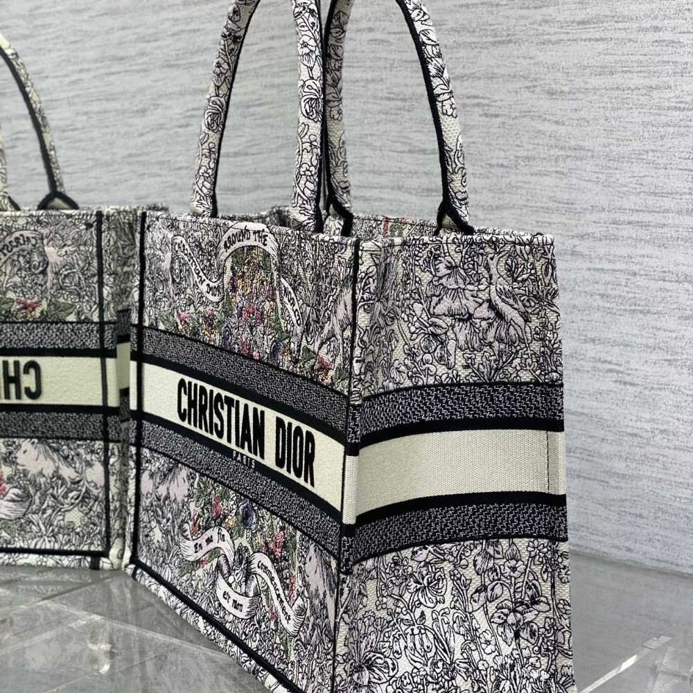 Christian Dior BOOK TOTE series printed embroidered handbag Christian Dior BOOK TOTE series printed embroidered handbag