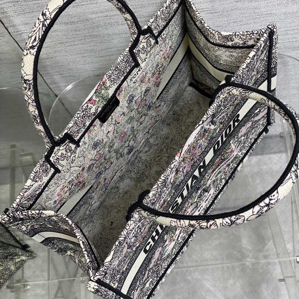 Christian Dior BOOK TOTE series printed embroidered handbag Christian Dior BOOK TOTE series printed embroidered handbag