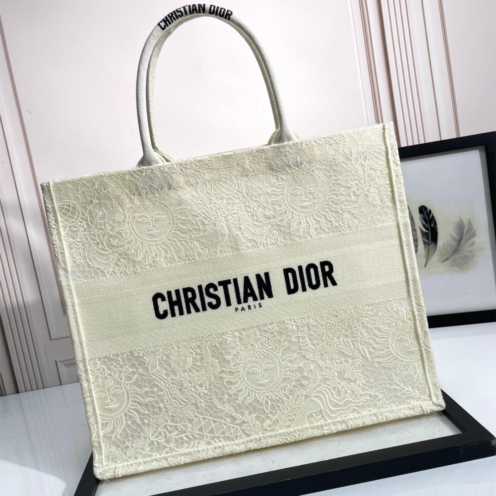 Christian Dior BOOK TOTE series beige fabric printed embroidered handbag Christian Dior BOOK TOTE series beige fabric printed embroidered handbag