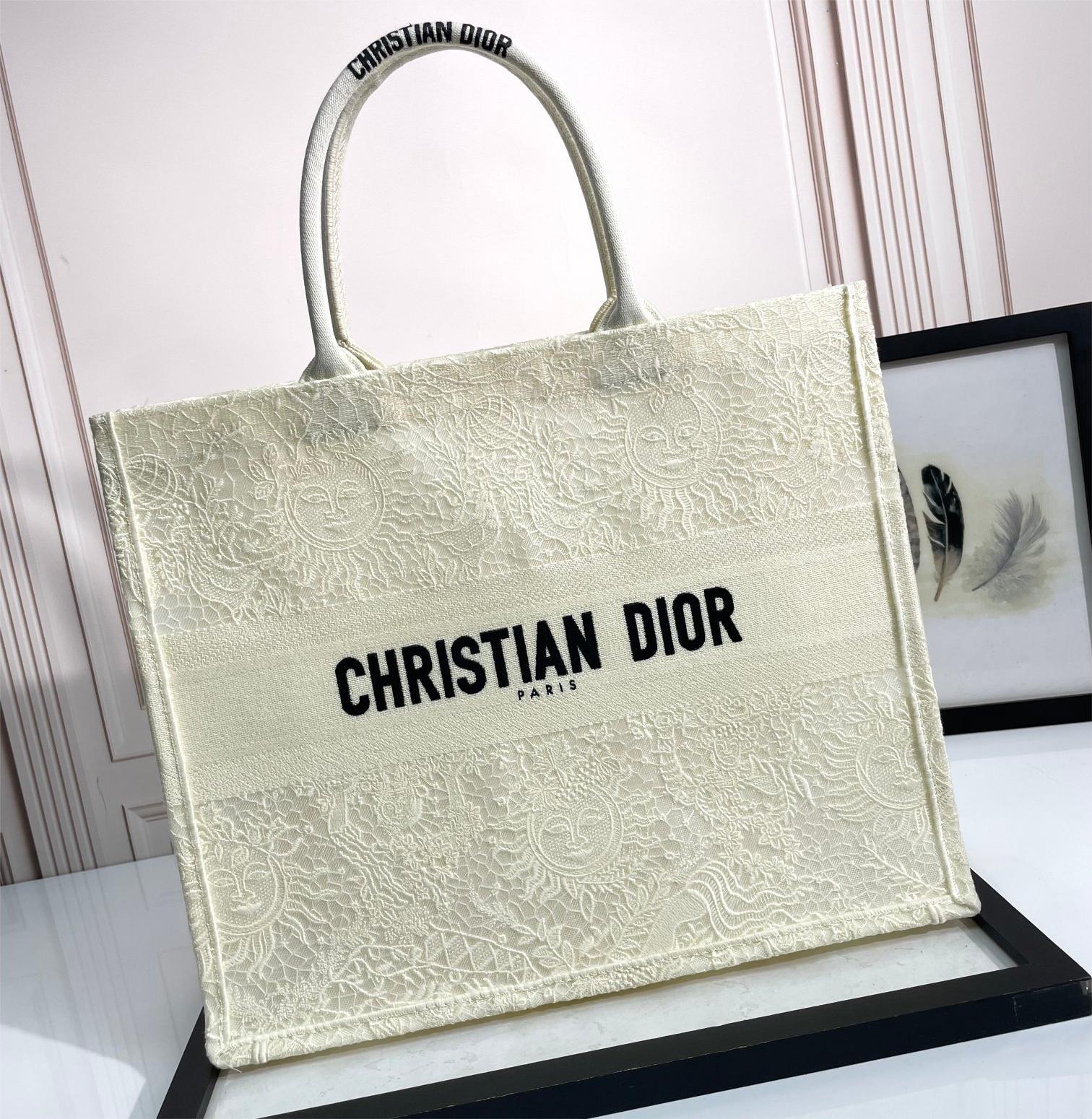 Christian Dior BOOK TOTE series beige fabric printed embroidered handbag Christian Dior BOOK TOTE series beige fabric printed embroidered handbag
