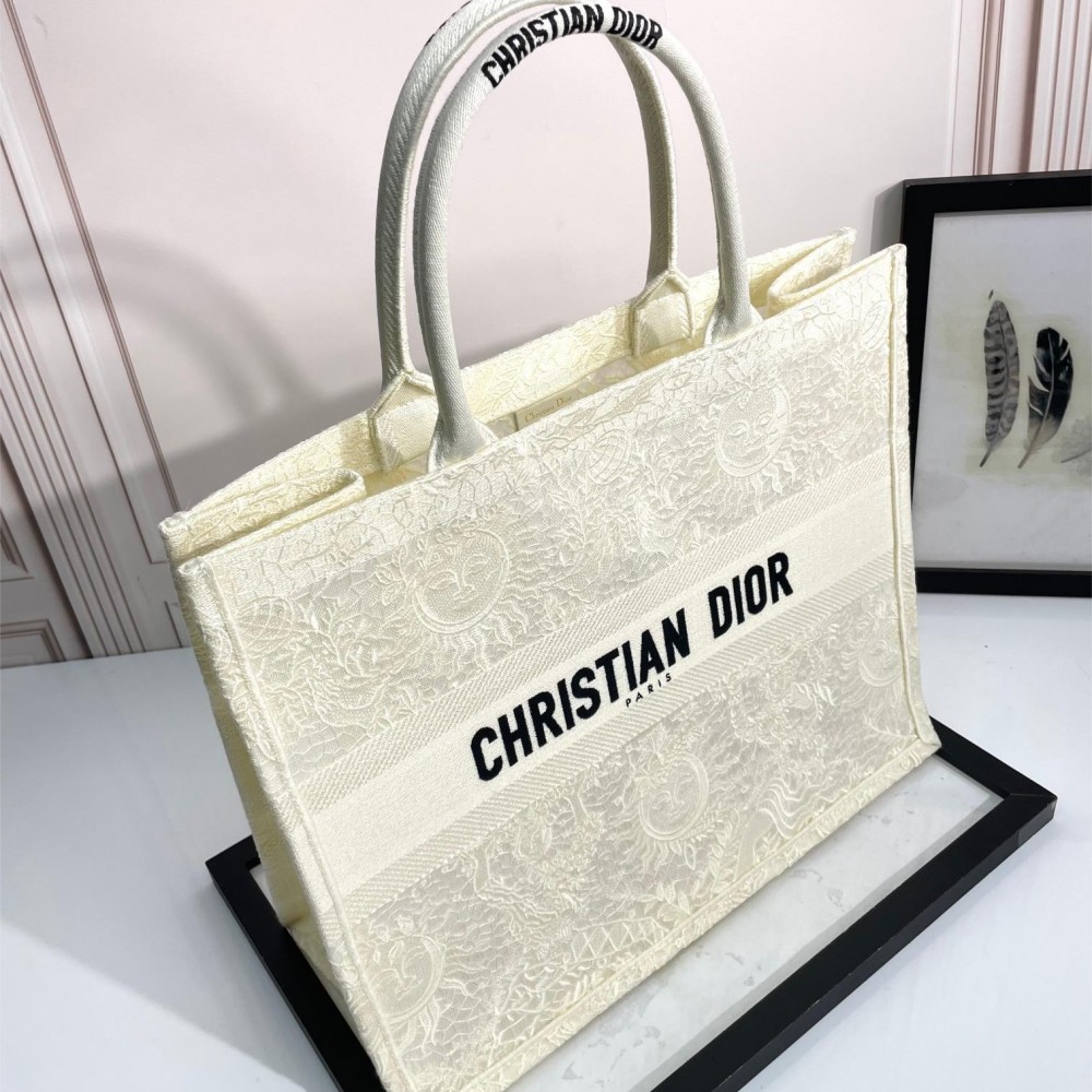 Christian Dior BOOK TOTE series beige fabric printed embroidered handbag Christian Dior BOOK TOTE series beige fabric printed embroidered handbag