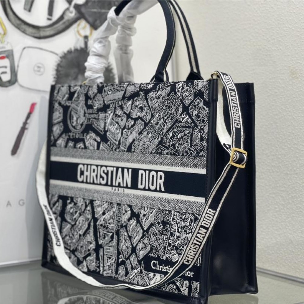 Christian Dior BOOK TOTE series black and white with printed embroidered handbag Christian Dior BOOK TOTE series black and white with printed embroidered handbag