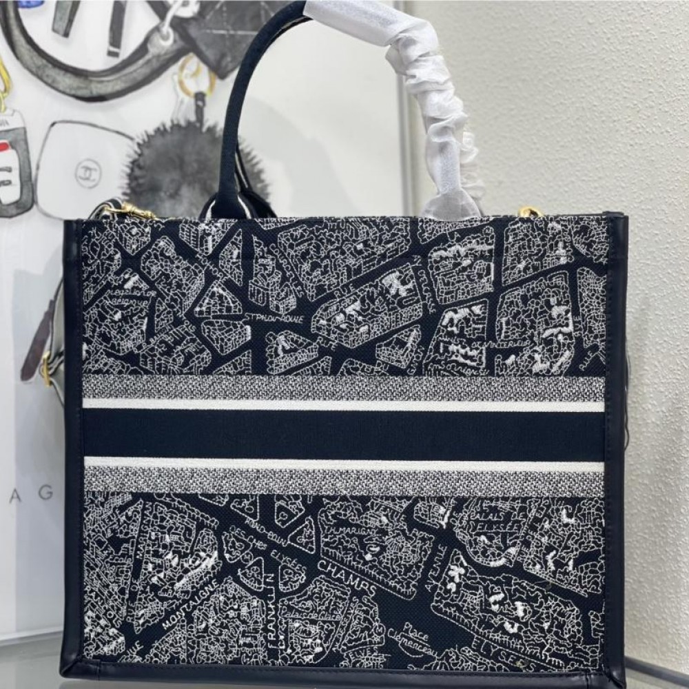 Christian Dior BOOK TOTE series black and white with printed embroidered handbag Christian Dior BOOK TOTE series black and white with printed embroidered handbag