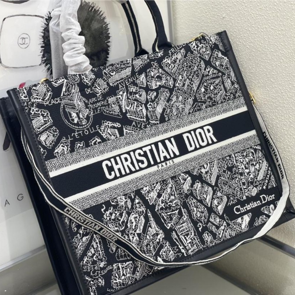 Christian Dior BOOK TOTE series black and white with printed embroidered handbag Christian Dior BOOK TOTE series black and white with printed embroidered handbag